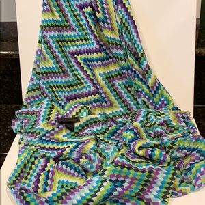 STEVE MADDEN LARGE MULTI COLORED SCARF!!
